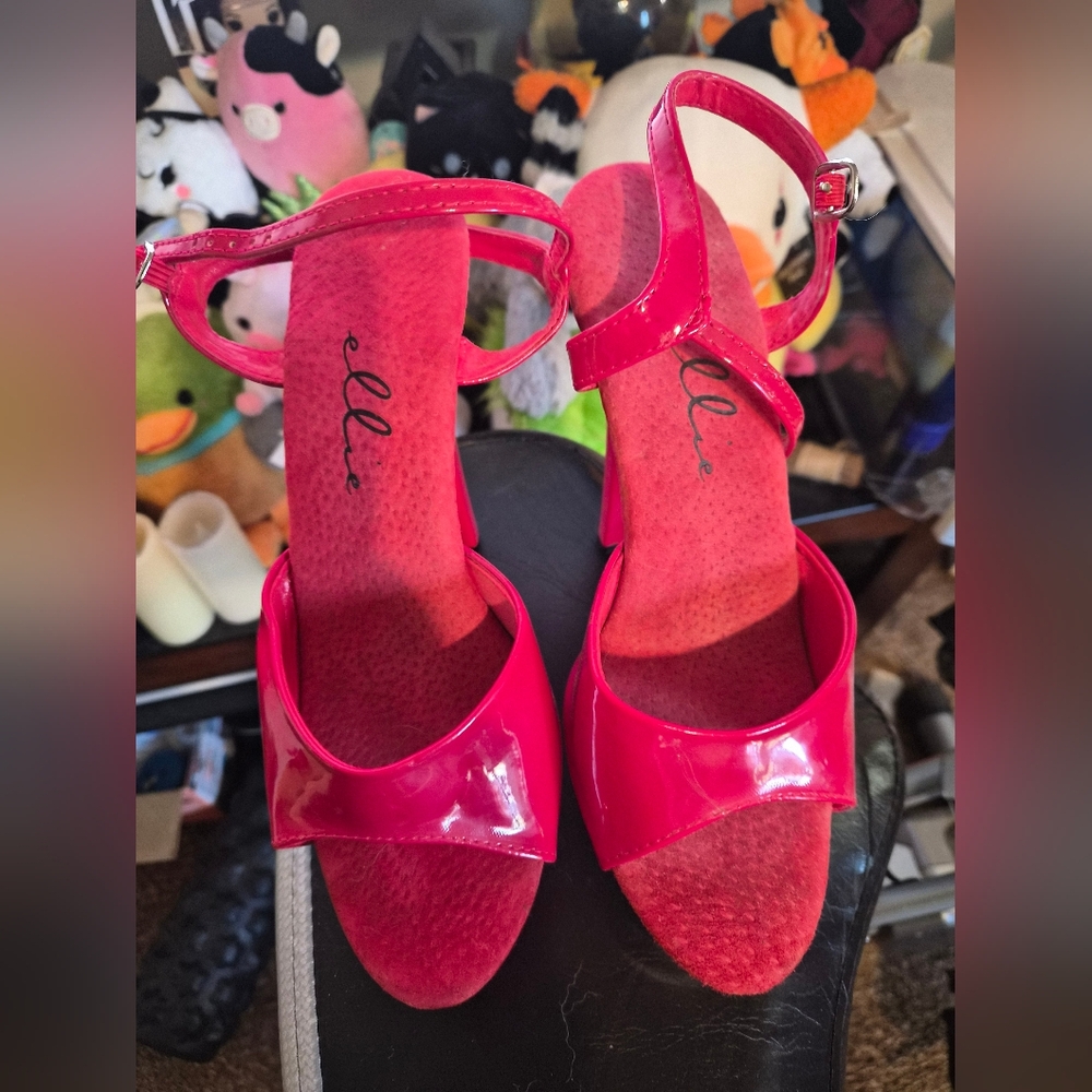 Ellie High Heels (9) NWOT - LAST CHANCE